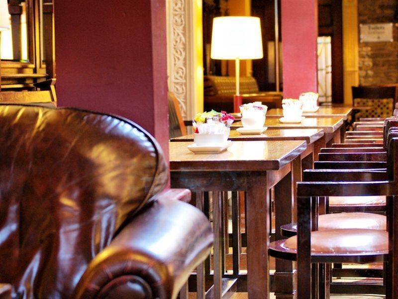 Castle Hotel Мэкрум Экстерьер фото